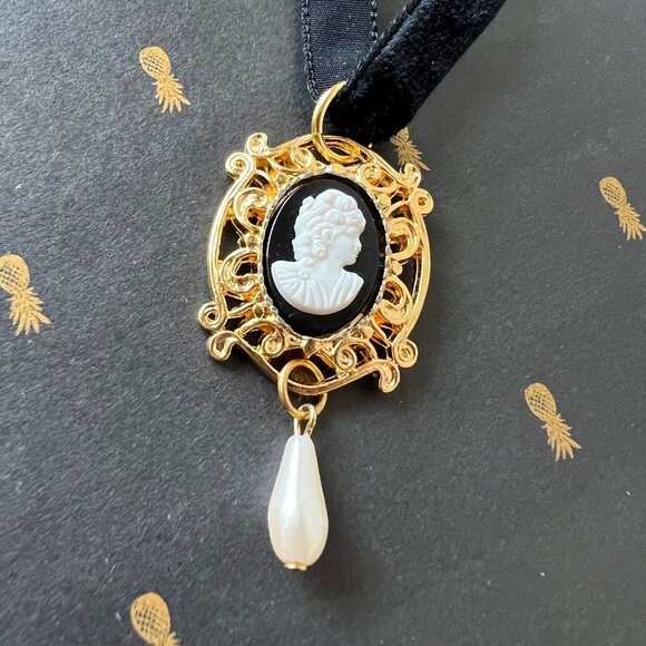 Black Velvet Ribbon Cameo Pendant Choker Victorian Style Costume Choker Necklace - Picture 7 of 12